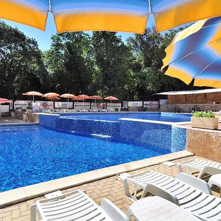 Paradise Park Aparthotel 3*