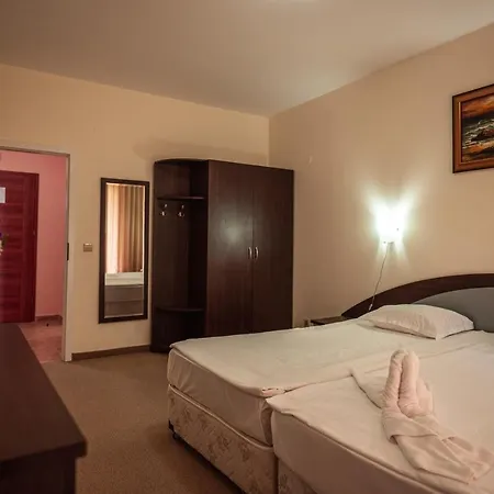 Paradise Park Aparthotel 3*