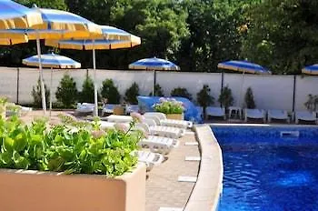 Paradise Park Golden Sands