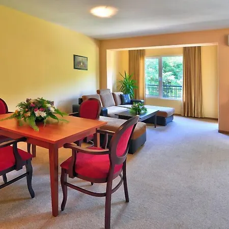 Paradise Park Aparthotel 3*