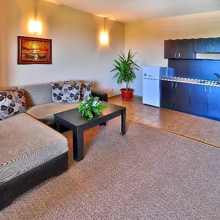 Paradise Park Aparthotel 3*